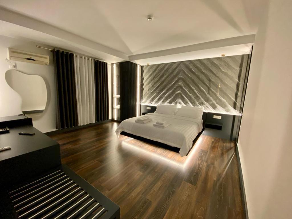 Tirana Central Rooms ภายนอก รูปภาพ