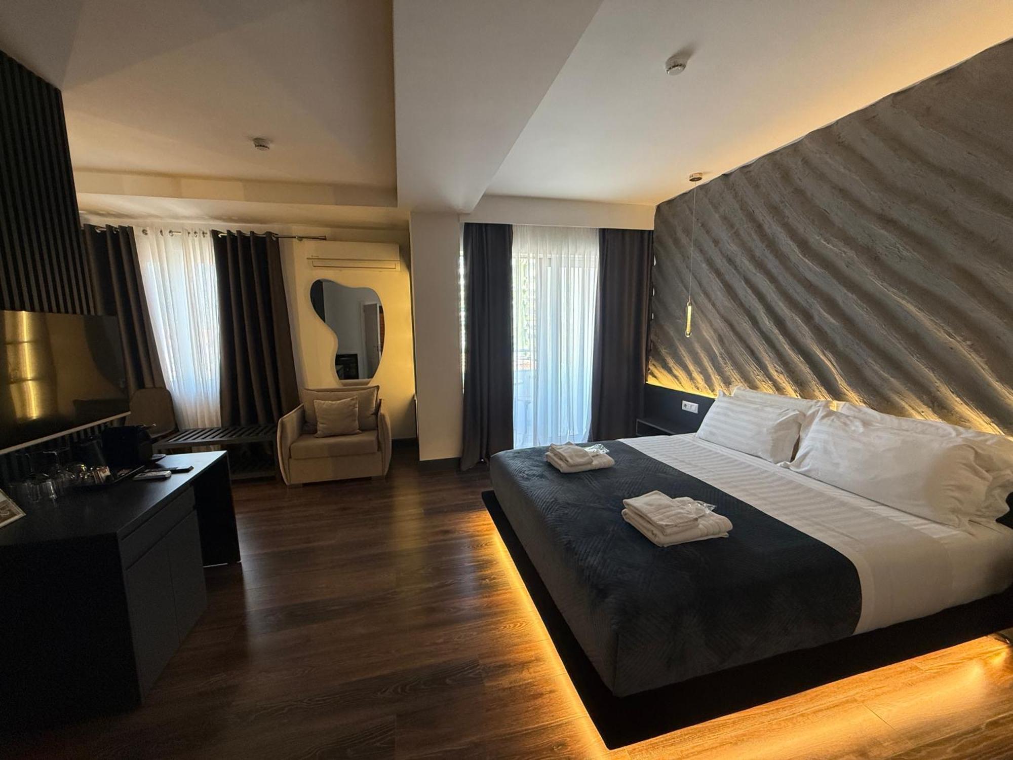 Tirana Central Rooms ภายนอก รูปภาพ